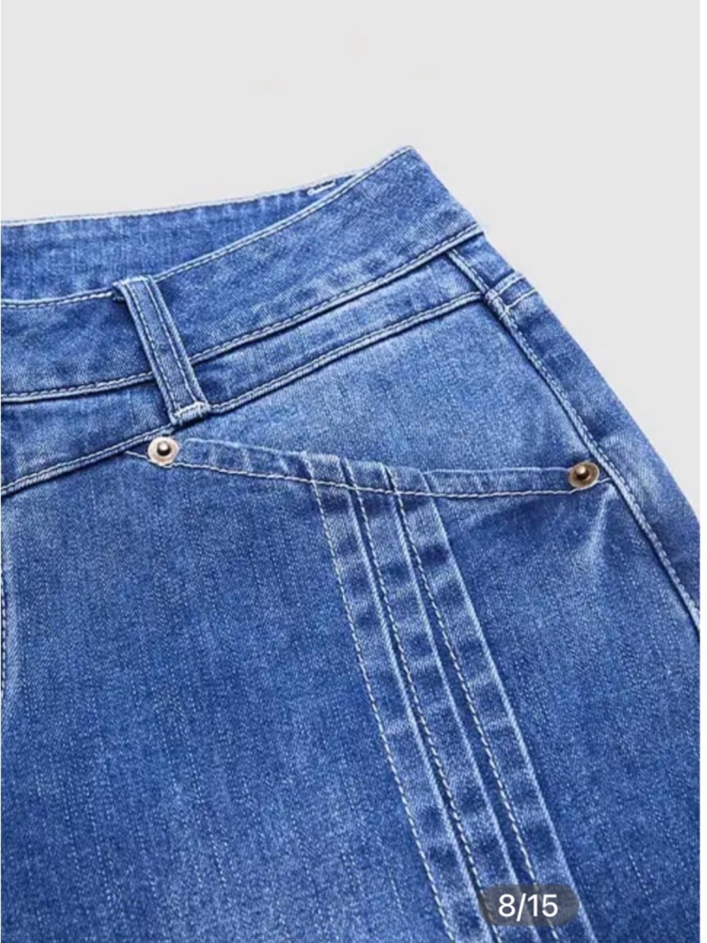 Mid-rise barrel leg blue jeans. NWT. So cute and comfortable. Size large - Picture 3 of 4